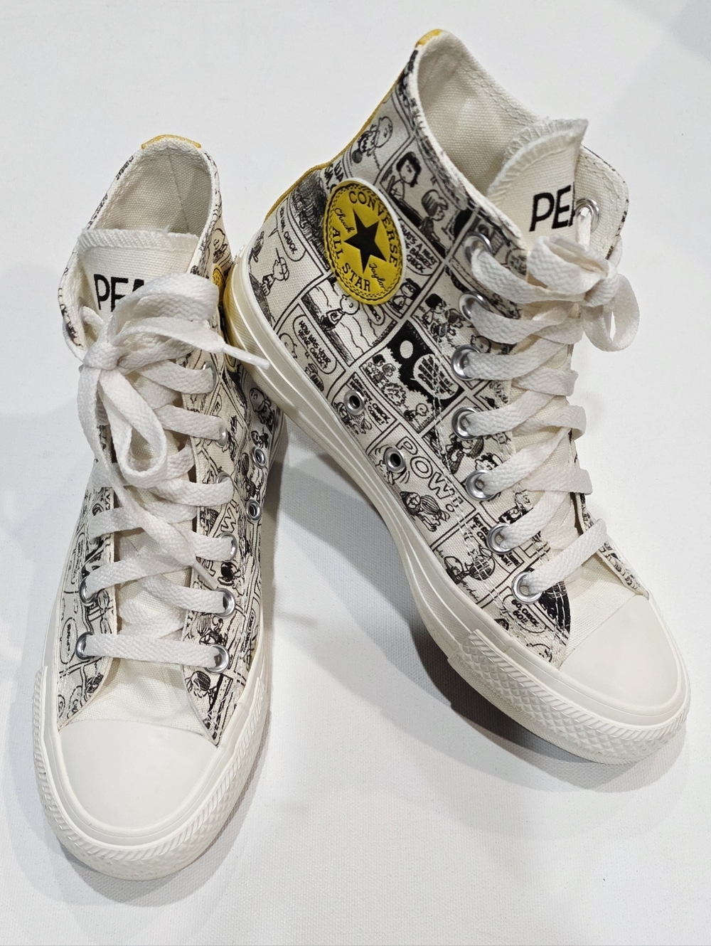 626. Converse x Peanuts Chuck Taylor All Star Comic Strip Hi - Women's 5